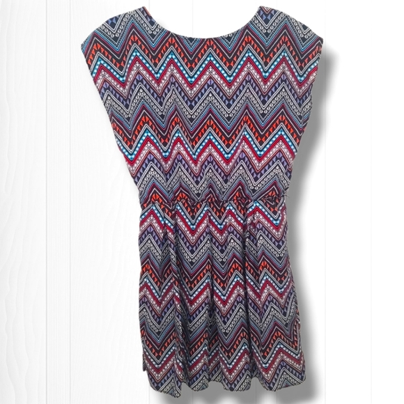 Almost Famous Women's Aztec Chevron Sleeveless Pleated Dress Size Large - Picture 3 of 6